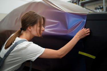 Adesivo para carro personalizado: veja onde encontrar!